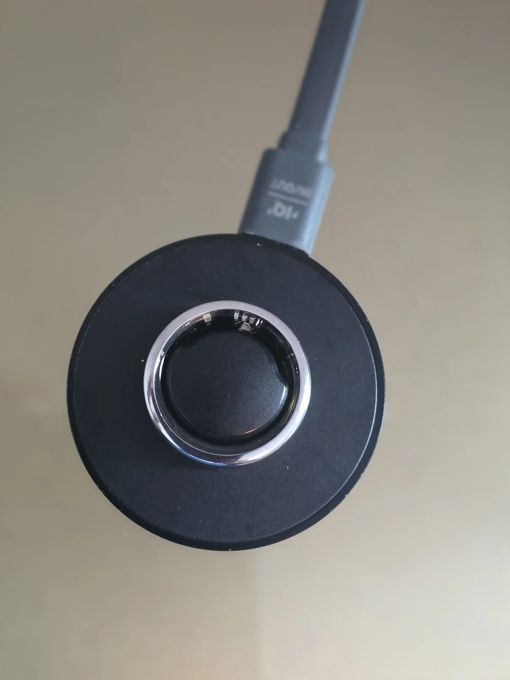 Oura Ring 3 Size 8 - Silver with Matte Black Charger